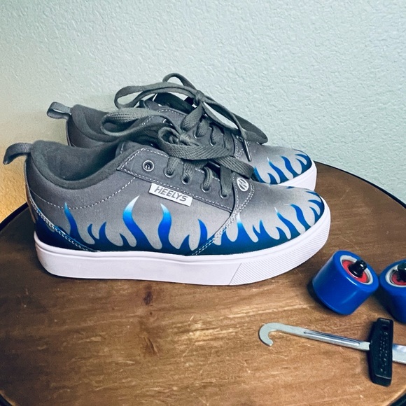 Heelys Other - ‼️SOLD‼️HEELYS • Pro 20 Prints • NWOT • Size 4 • Kids